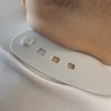 BABYONO Podbradník mäkký plastový s vreckom bez BPA  6m+